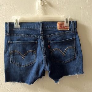 Levis 524 Cutoffs NWOT